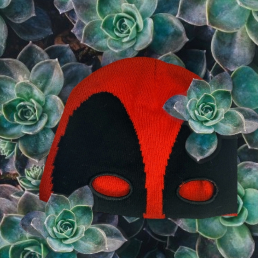Marvel Deadpool Beanie Hat, Adult‎ One Size Fits All, Red/Black Cosplay Costume